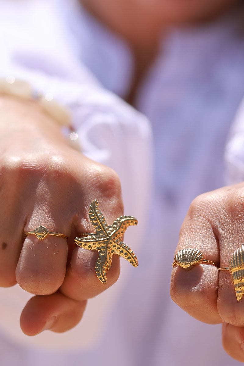 Bague ajustable dorée mini coquillage coque