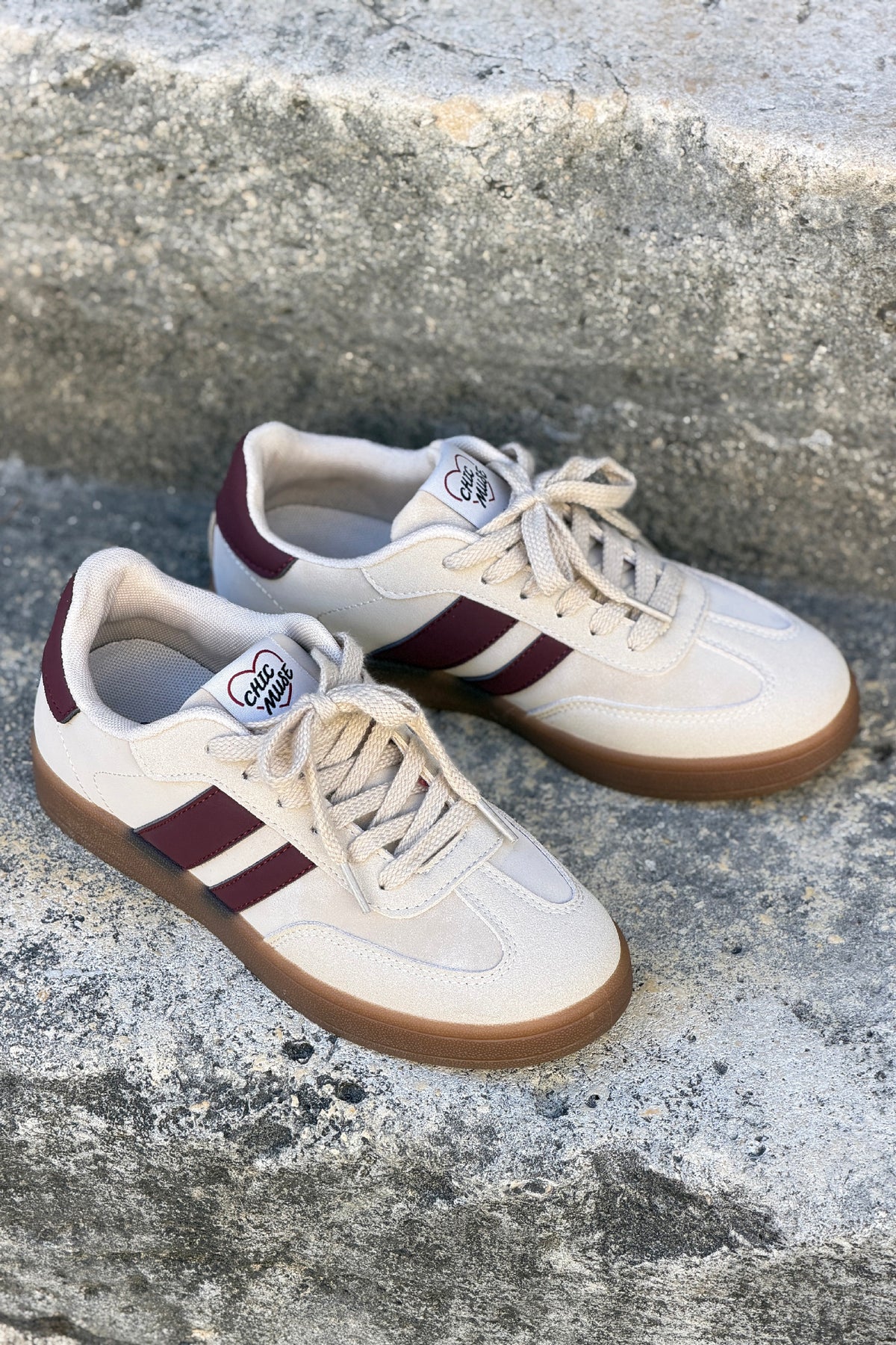 Baskets beige rayures bordeaux