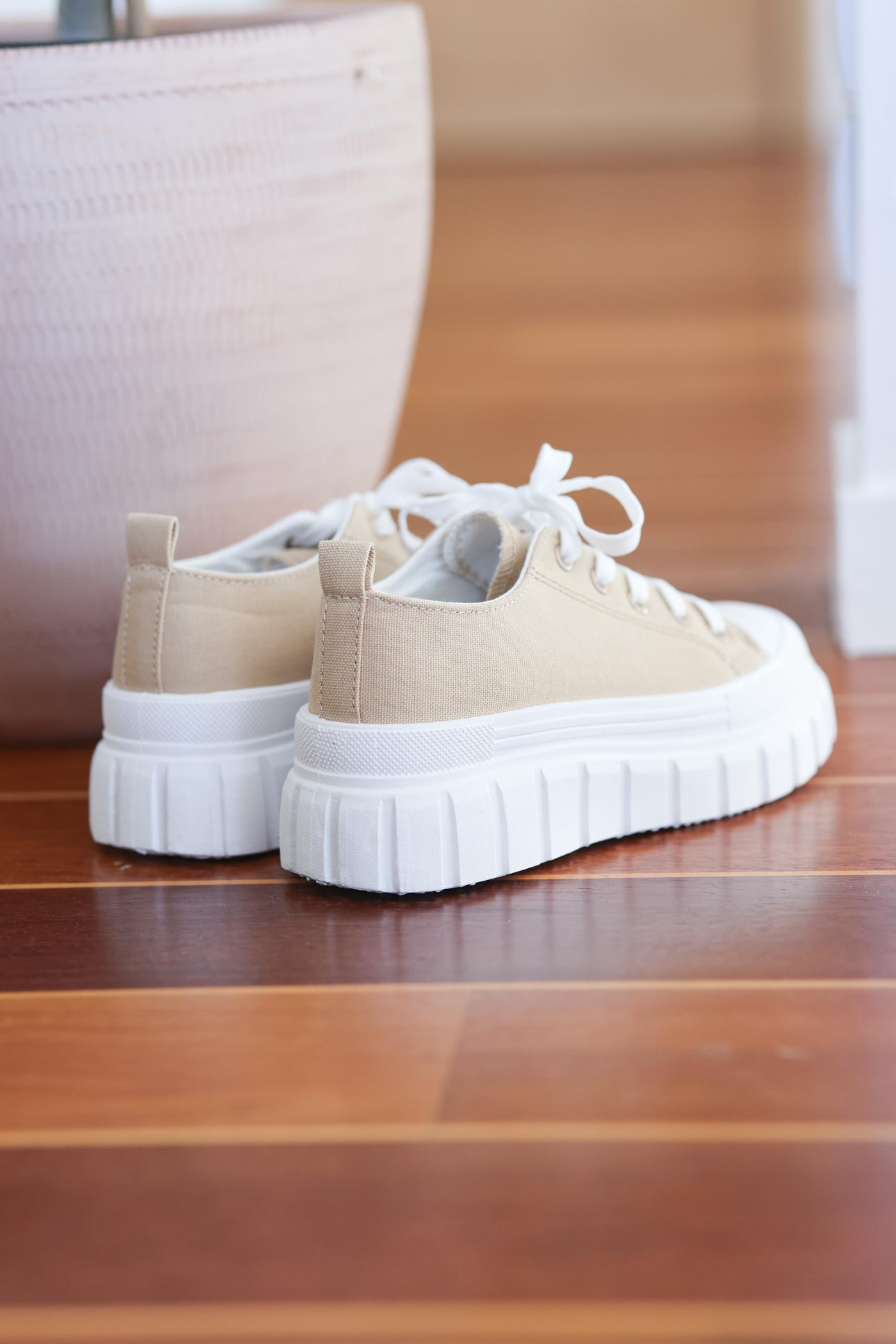 Baskets beige semelles compensees crantees E091 (1)