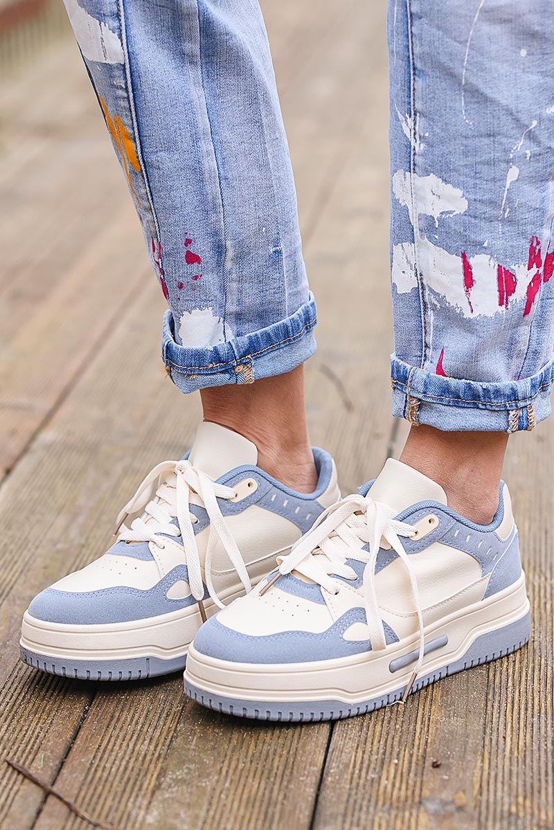 Deportivas bicolor crudo y azul denim con suela gruesa