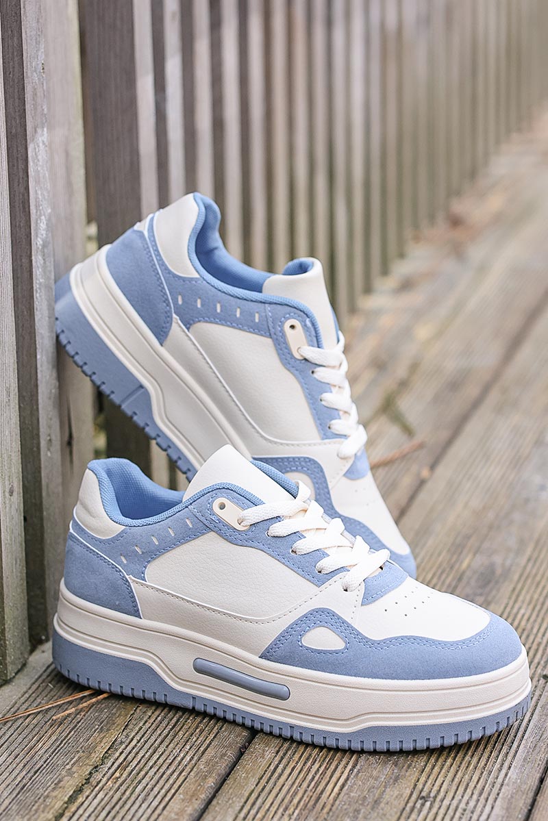Deportivas bicolor crudo y azul denim con suela gruesa