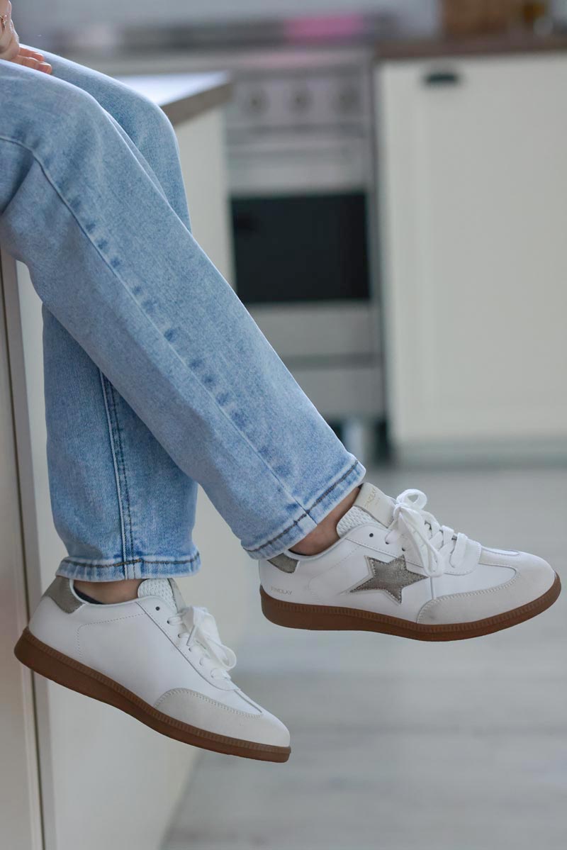Baskets blanches en simili cuir avec étoile brillante