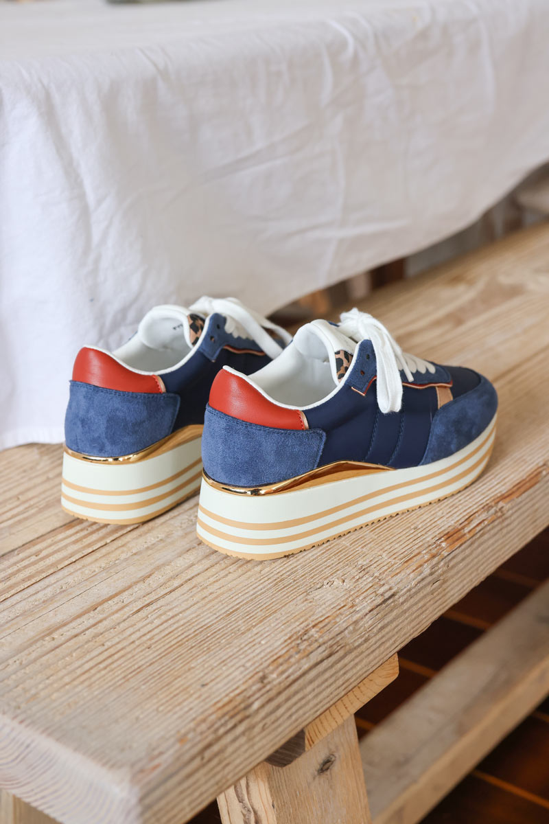 Baskets bleu marine et gold à plateforme beige