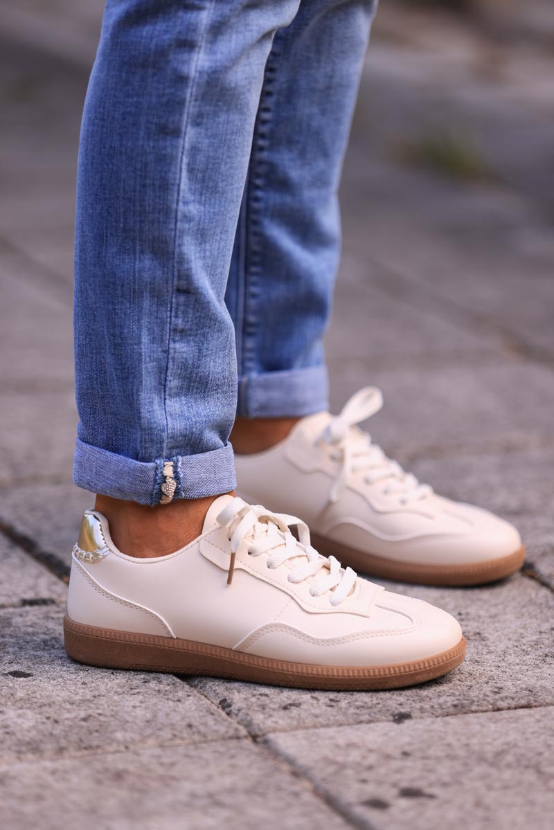 Off white lightweight sneakers with platform sole