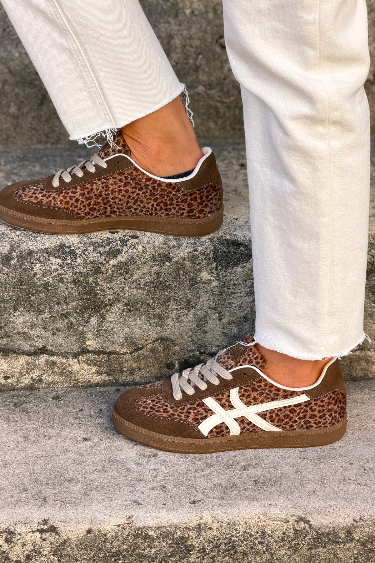 Baskets basses camel poils effet léopard