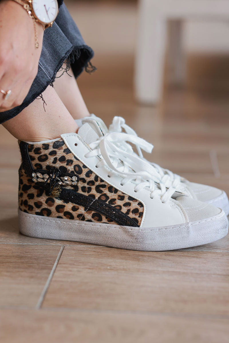 Baskets montantes avec lacets et zip poils léopard et abeille en perles