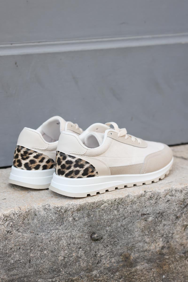 Baskets running en suedine beige et taupe talon leopard g089 (1)