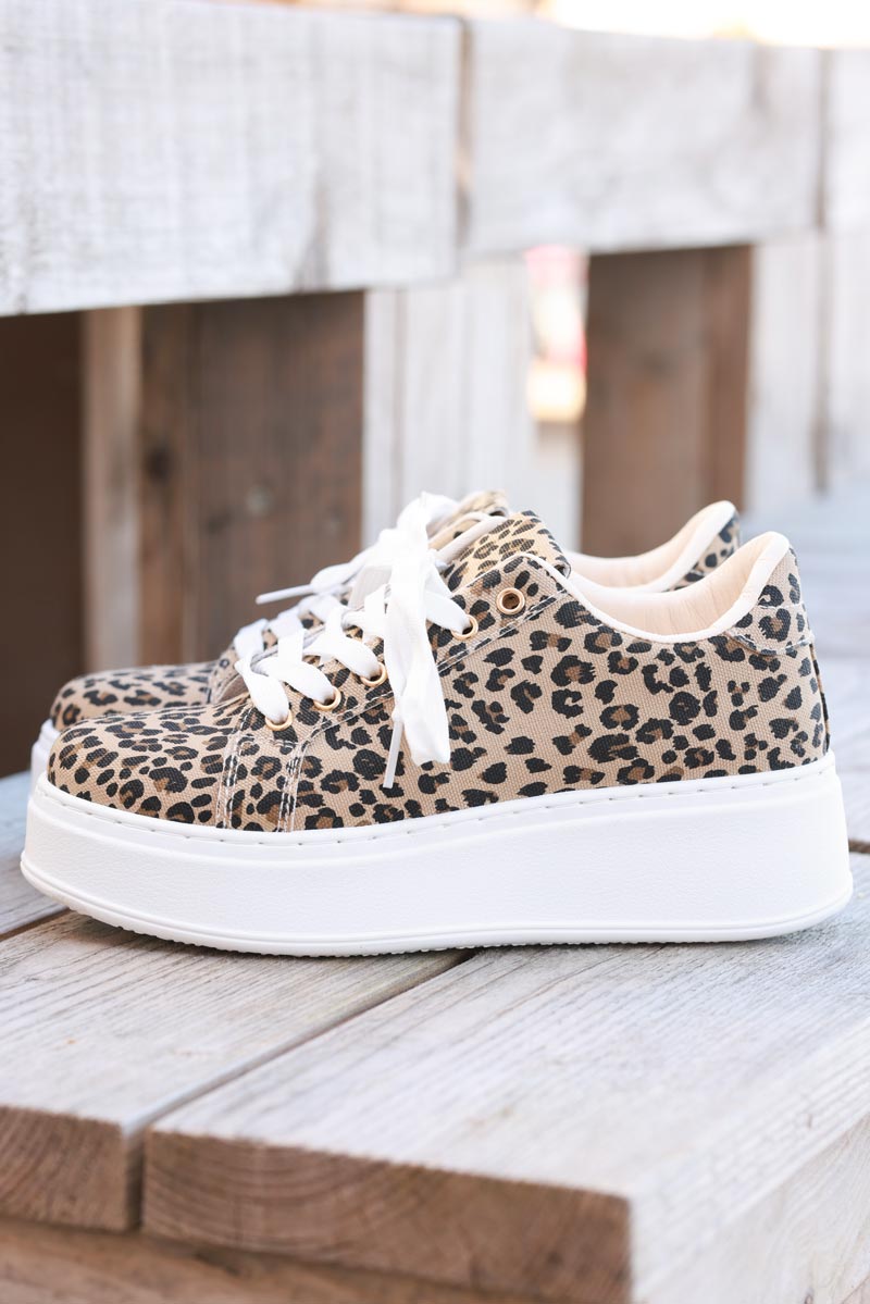 Baskets sneakers léopard en simili cuir semelle épaisse lacets blanc