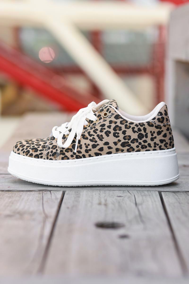 Baskets sneakers léopard en simili cuir semelle épaisse lacets blanc