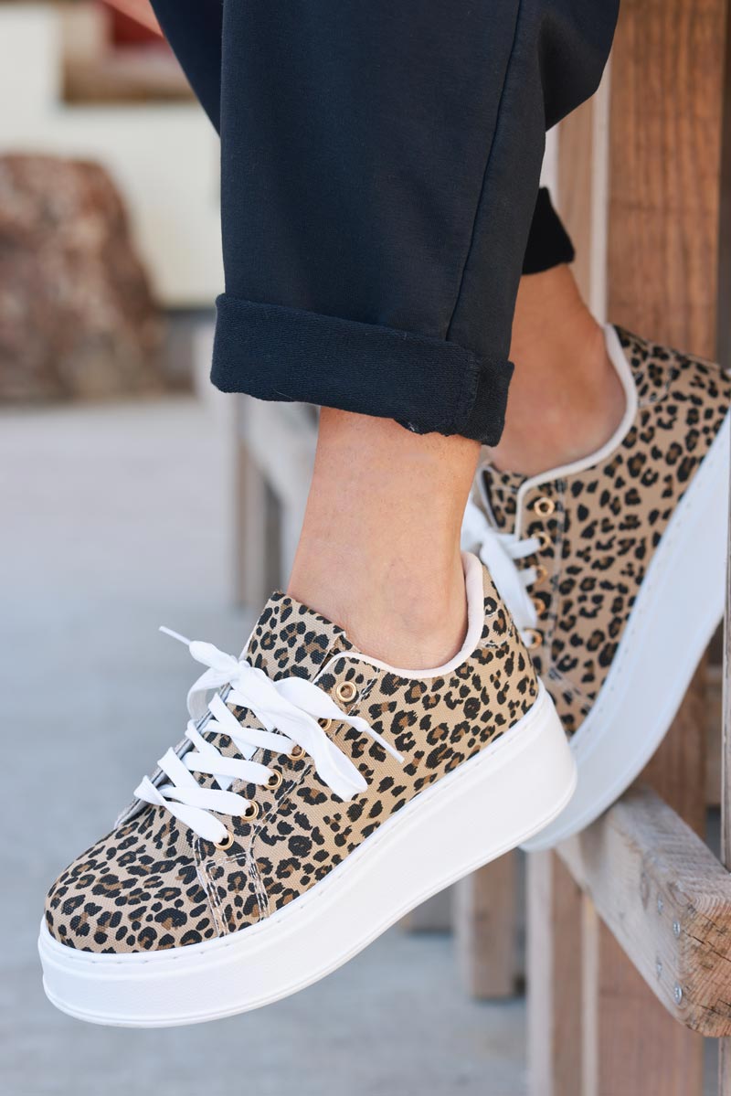 Baskets sneakers léopard en simili cuir semelle épaisse lacets blanc