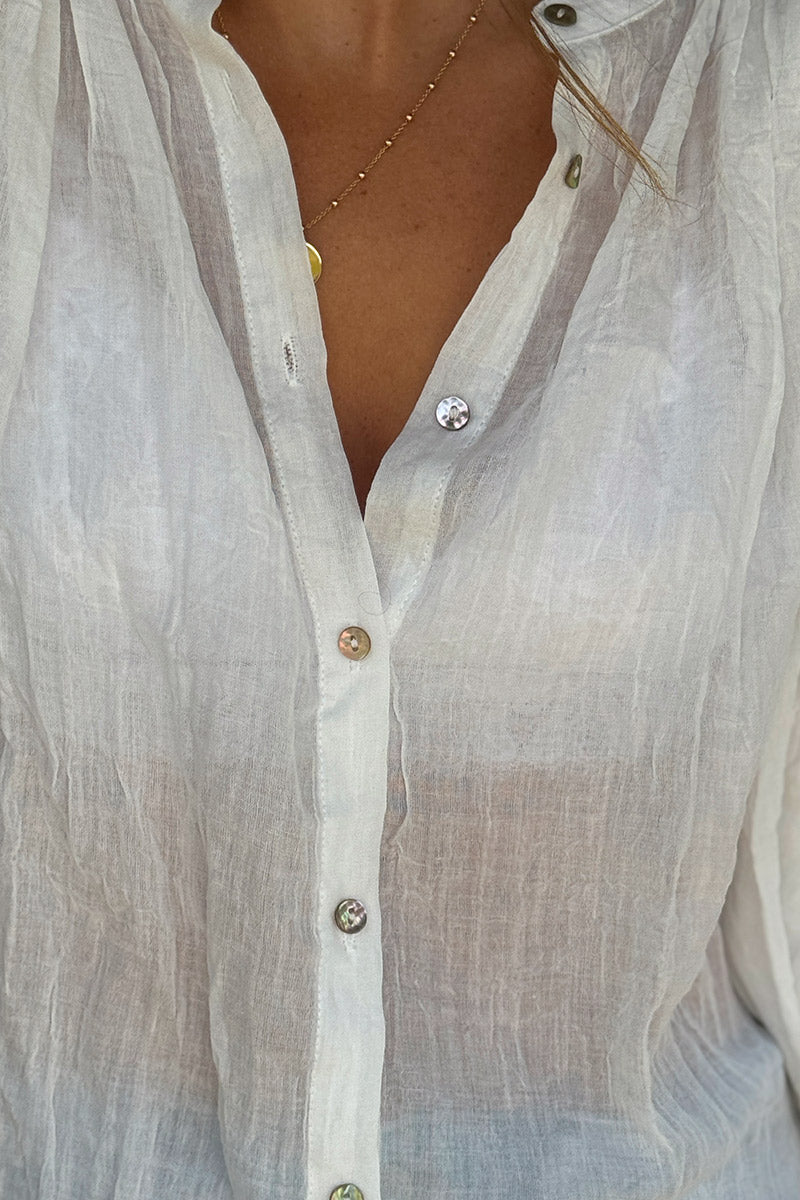 Blouse blanche large boutonnée en voile de coton manches trois-quart