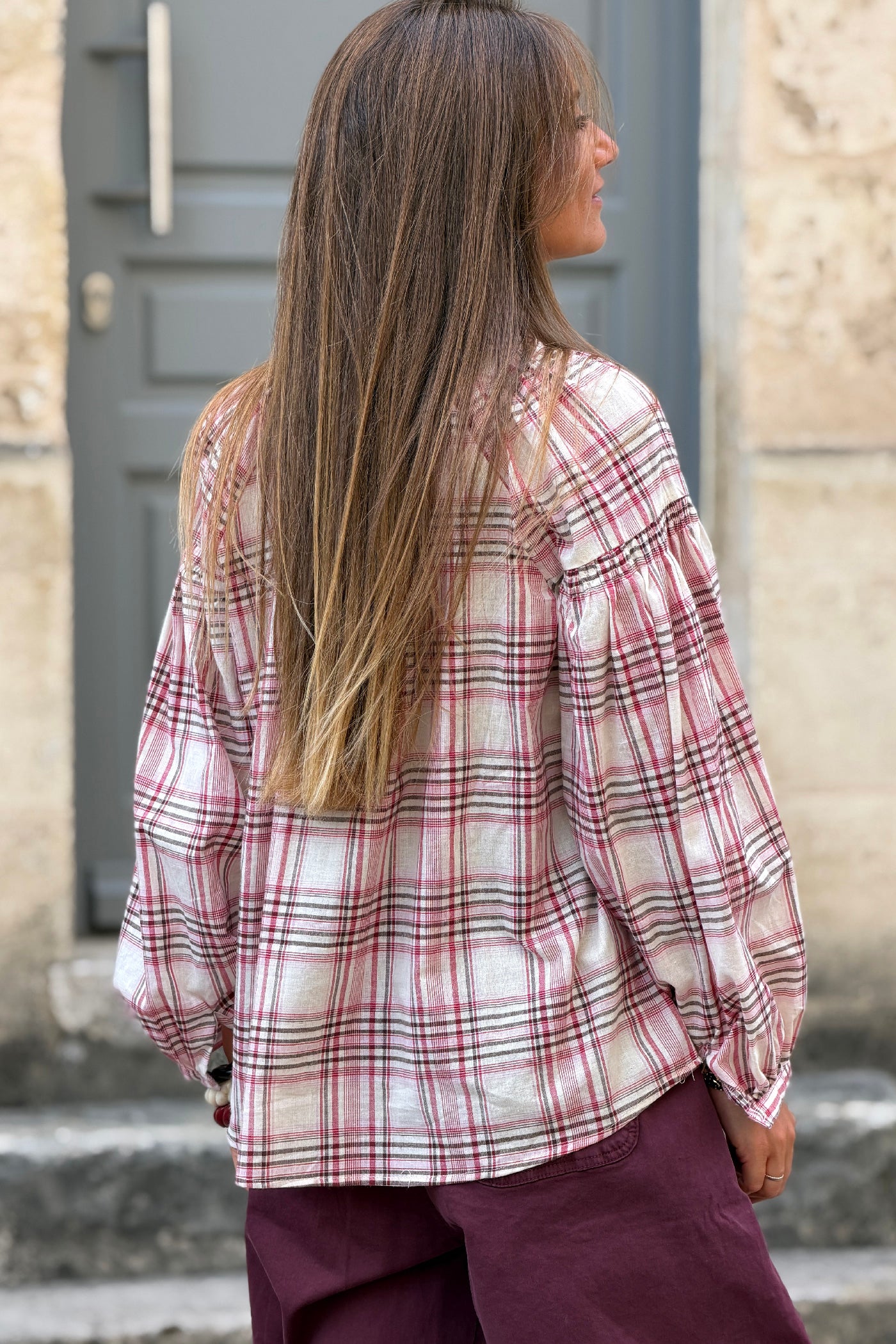 Blouse en coton écru à carreaux style tartan bordeaux col boutons