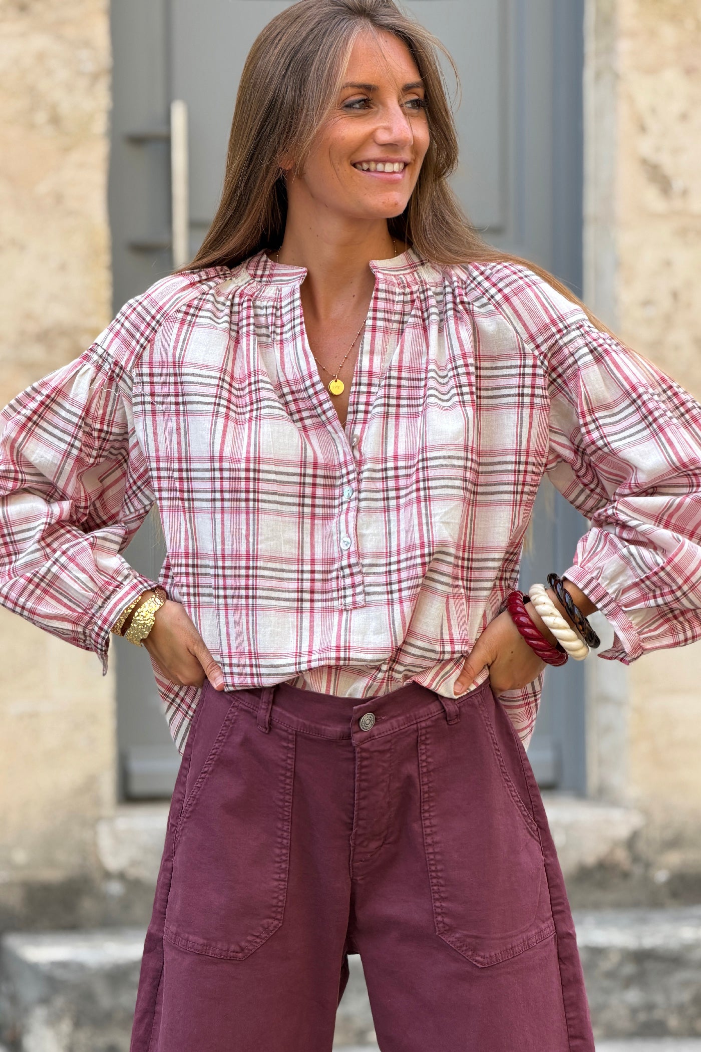 Blouse en coton écru à carreaux style tartan bordeaux col boutons