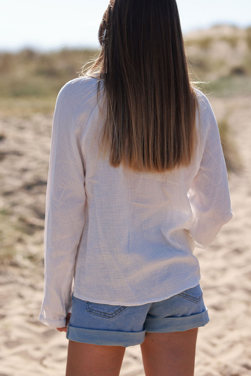 Blouse en gaze de coton blanc broderie cachemire rose col