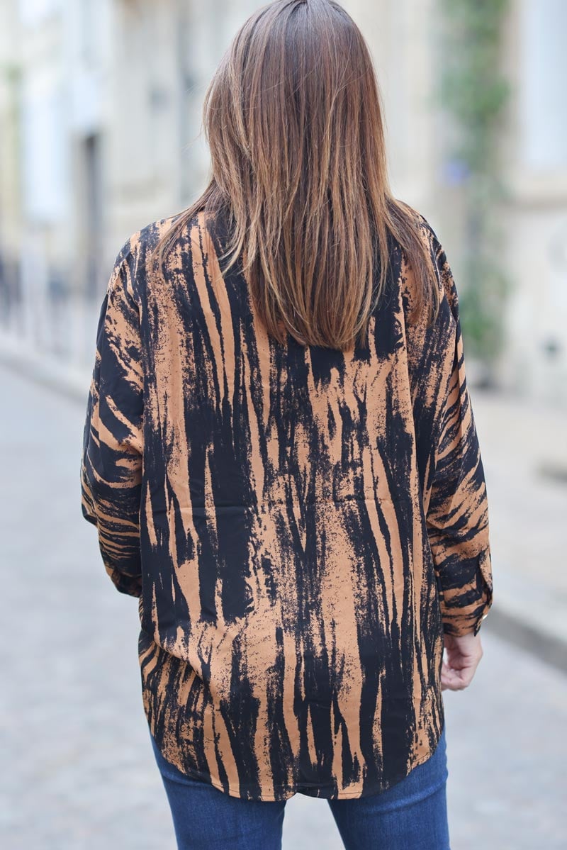 Blouse fluide camel col v imprime zebre delave g429 (1)