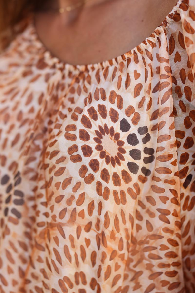 Blouse fluide en soie imprime rosaces camel g309 (1)