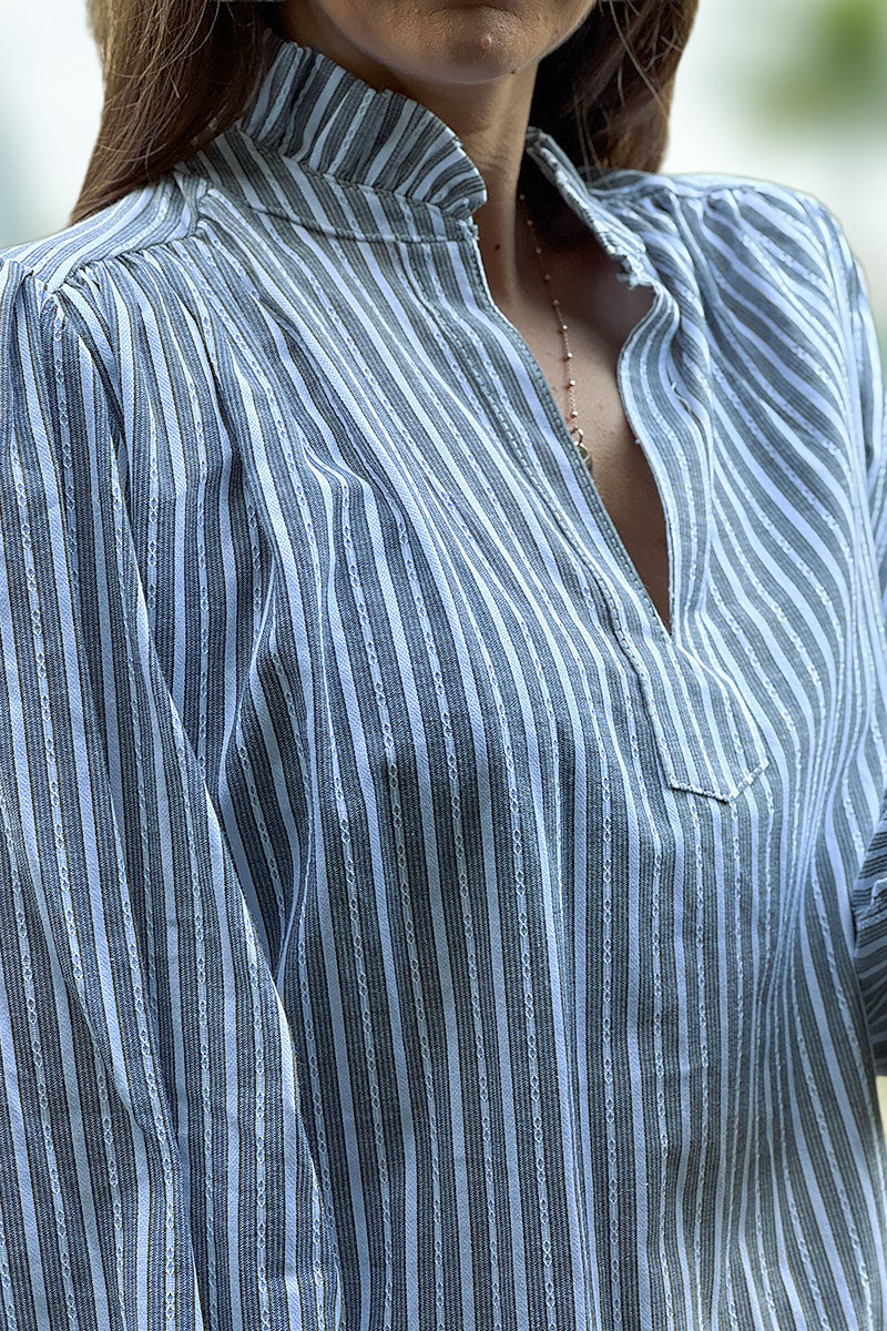 Blouse kaki en coton a rayures détails ajourés col avec volants froufrous