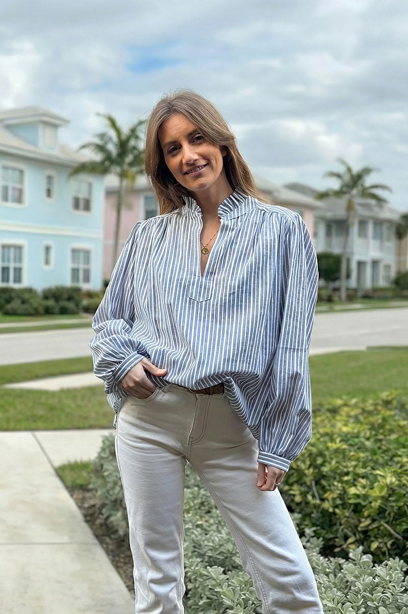 Blouse kaki en coton a rayures détails ajourés col avec volants froufrous