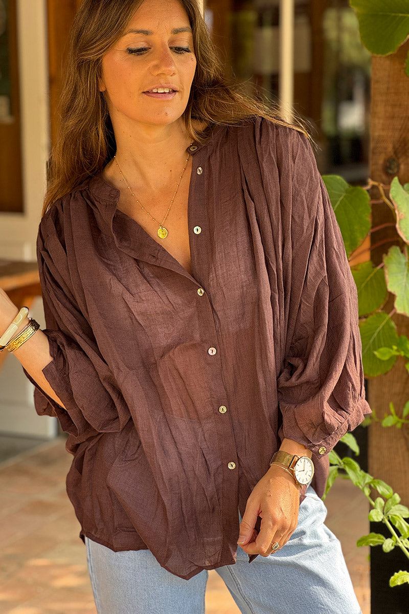 Blouse large boutonnée en voile de coton marron manches trois-quart