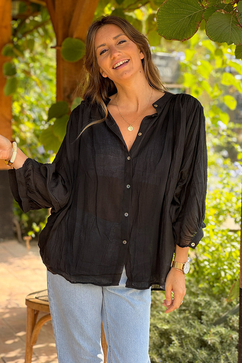 Blouse large boutonnée en voile de coton noir manches trois-quart