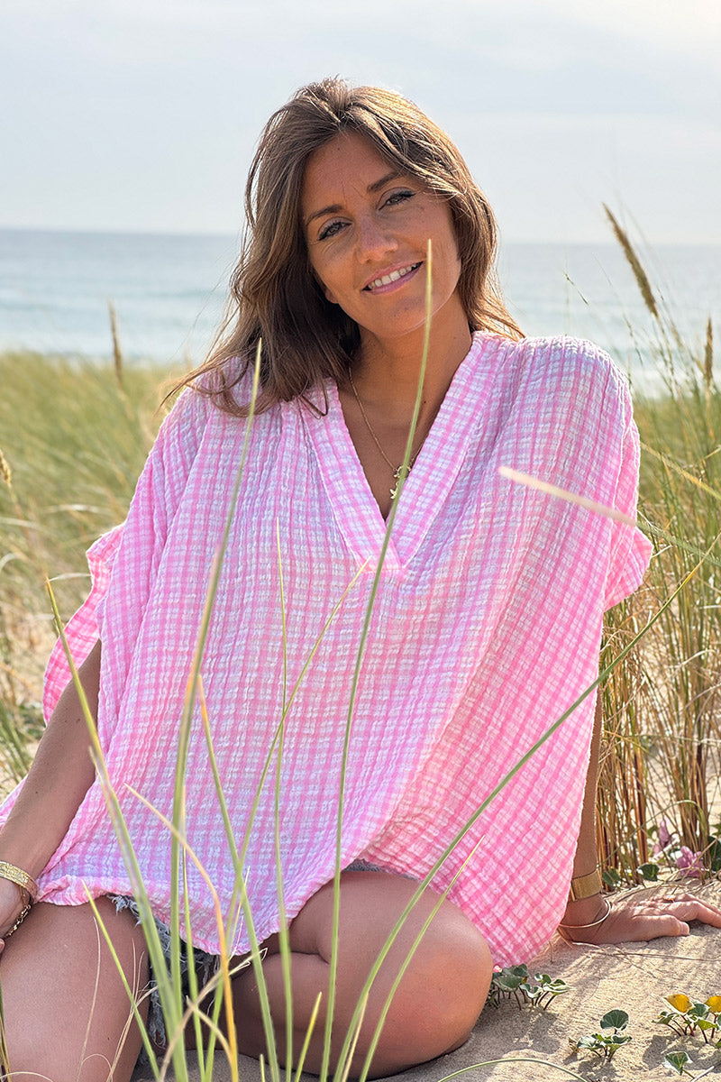 Blouse large en gaze de coton à rayures et carreaux vichy rose manches courtes