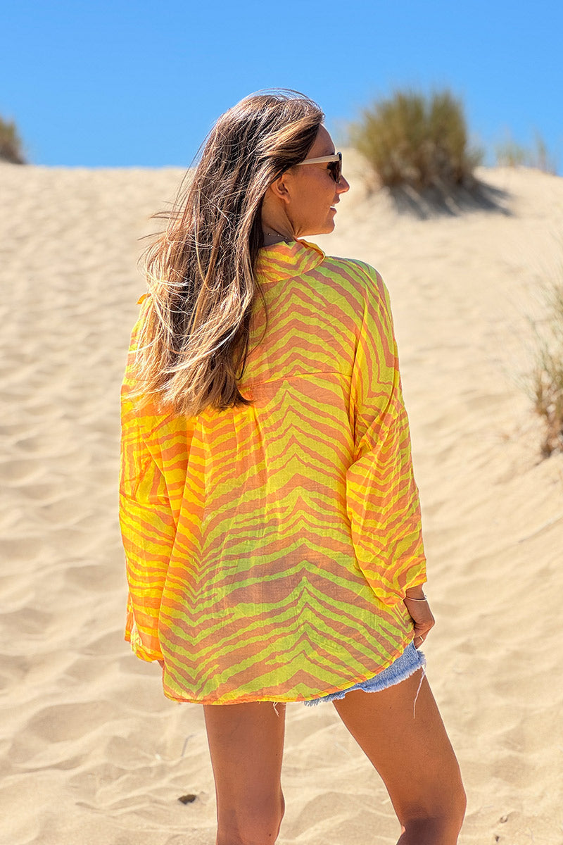 Blouse légère en voile de coton motifs zèbre jaune col chemise v