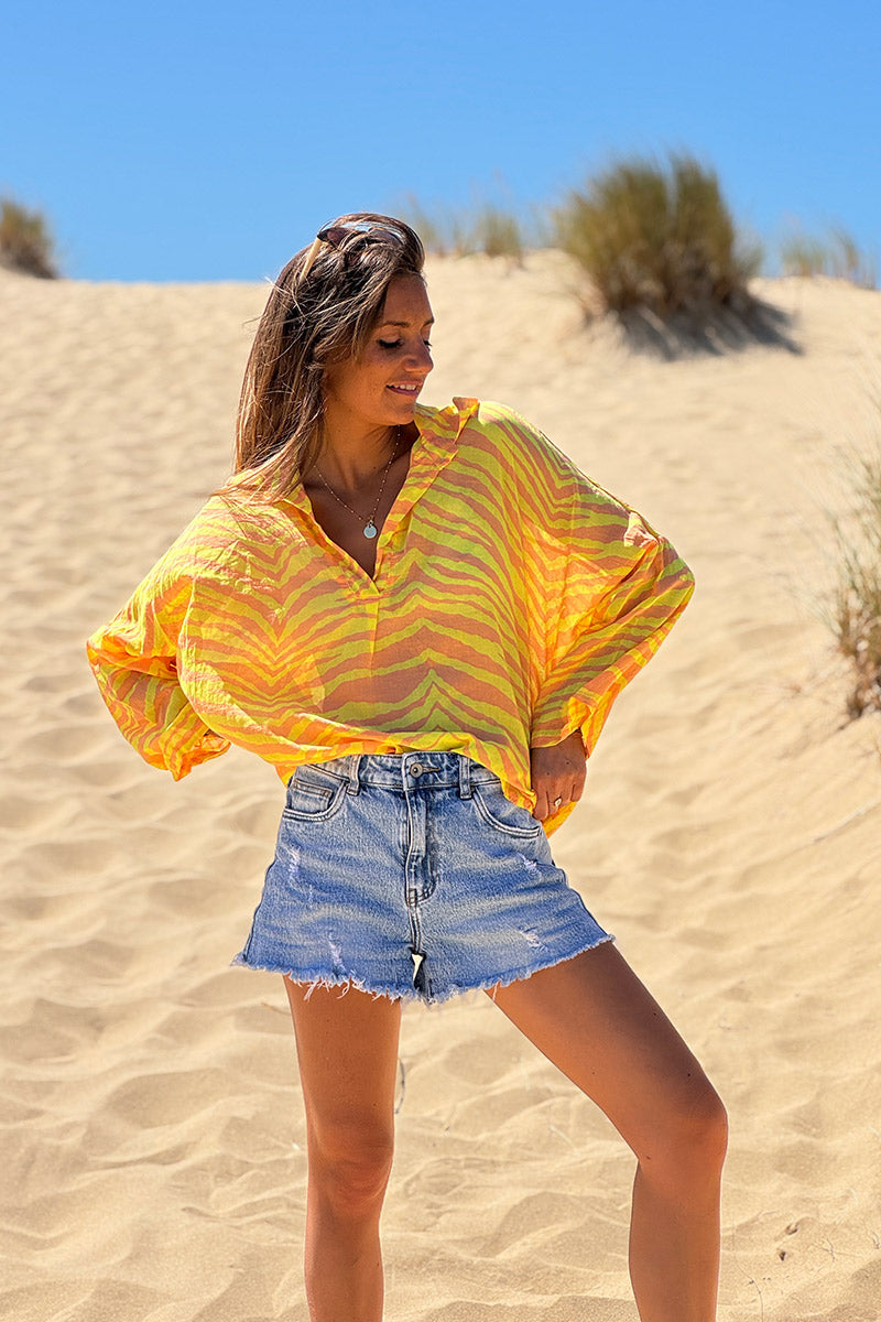 Blouse légère en voile de coton motifs zèbre jaune col chemise v