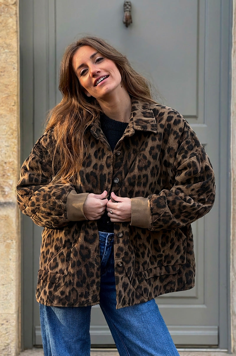 Blouson en velours côtelé motif léopard poches et boutons écaille