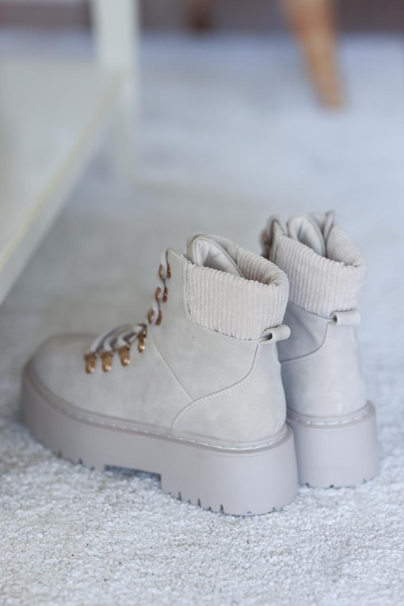 Boots beige lacets a crochets semelle epaisse E098 (1)
