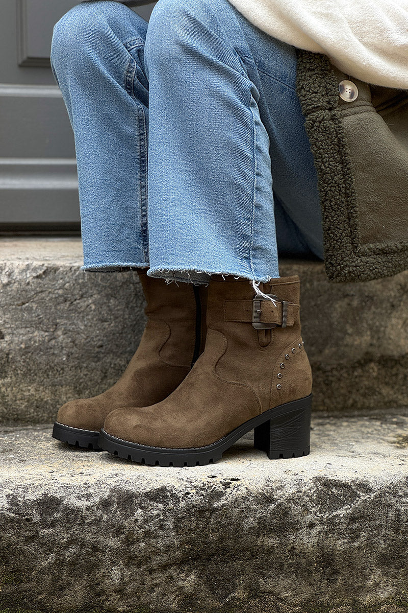 Boots kaki à talons crantés avec détails boucles et clous