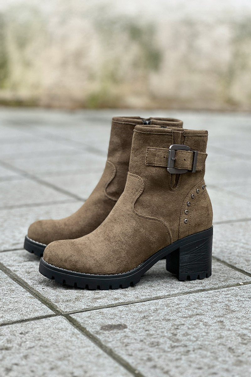 Boots kaki à talons crantés avec détails boucles et clous