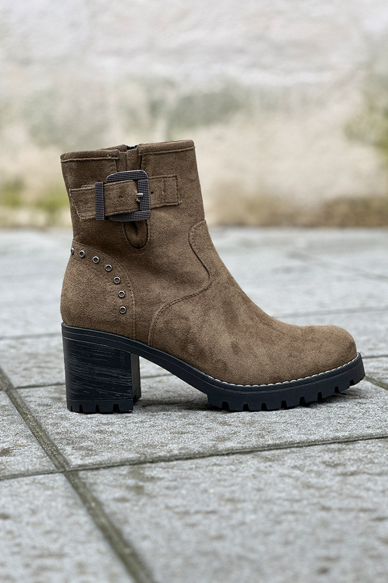 Boots kaki à talons crantés avec détails boucles et clous