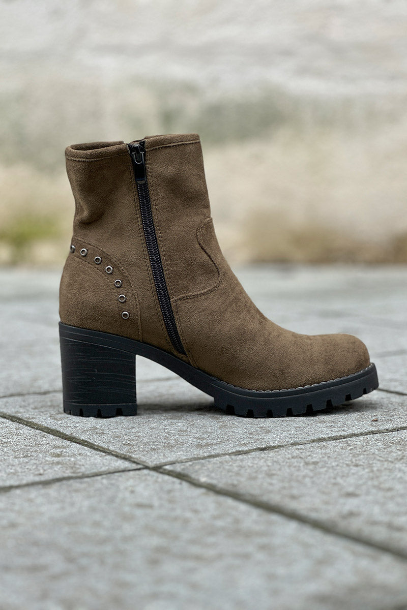 Boots kaki à talons crantés avec détails boucles et clous