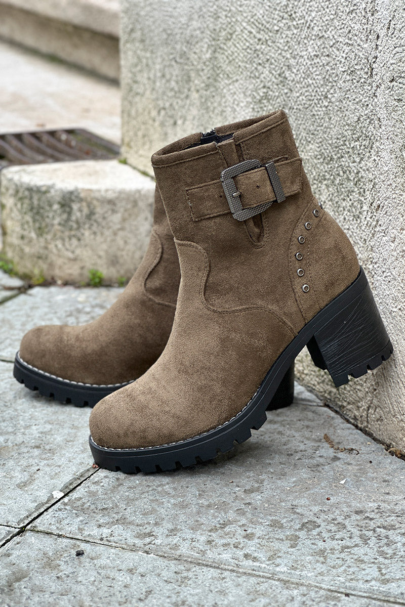 Boots kaki à talons crantés avec détails boucles et clous