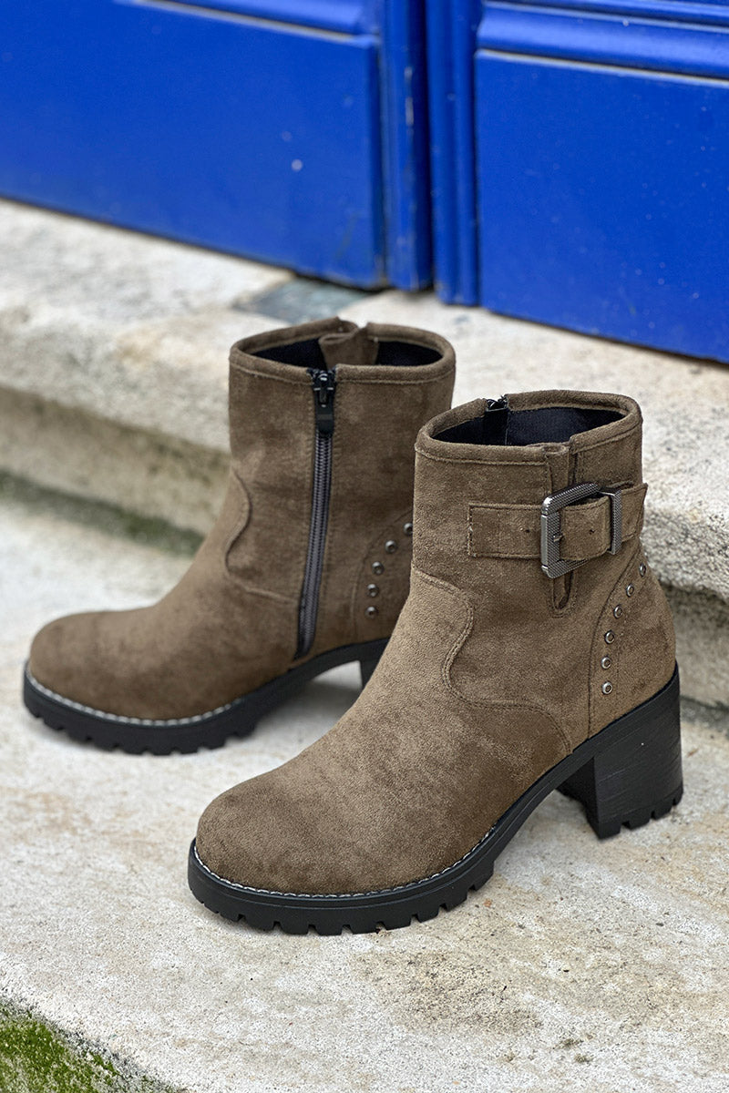 Boots kaki à talons crantés avec détails boucles et clous