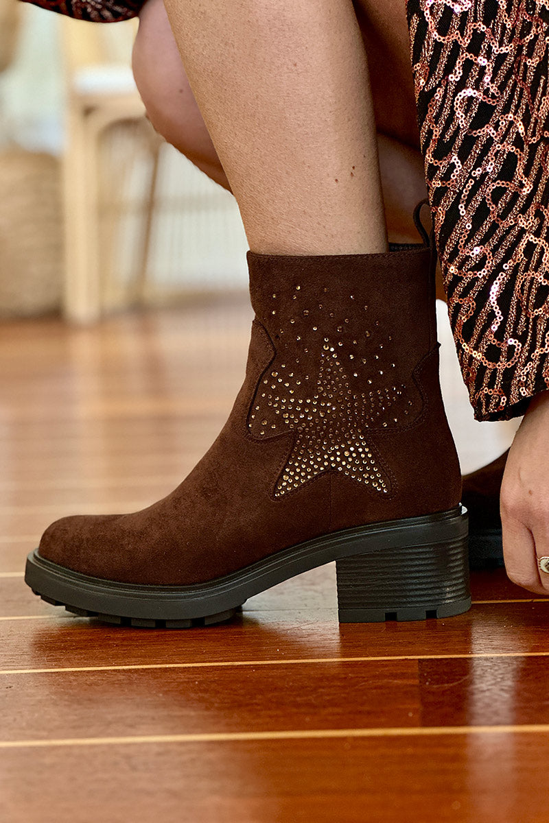 Boots marron à talon cranté étoile en strass