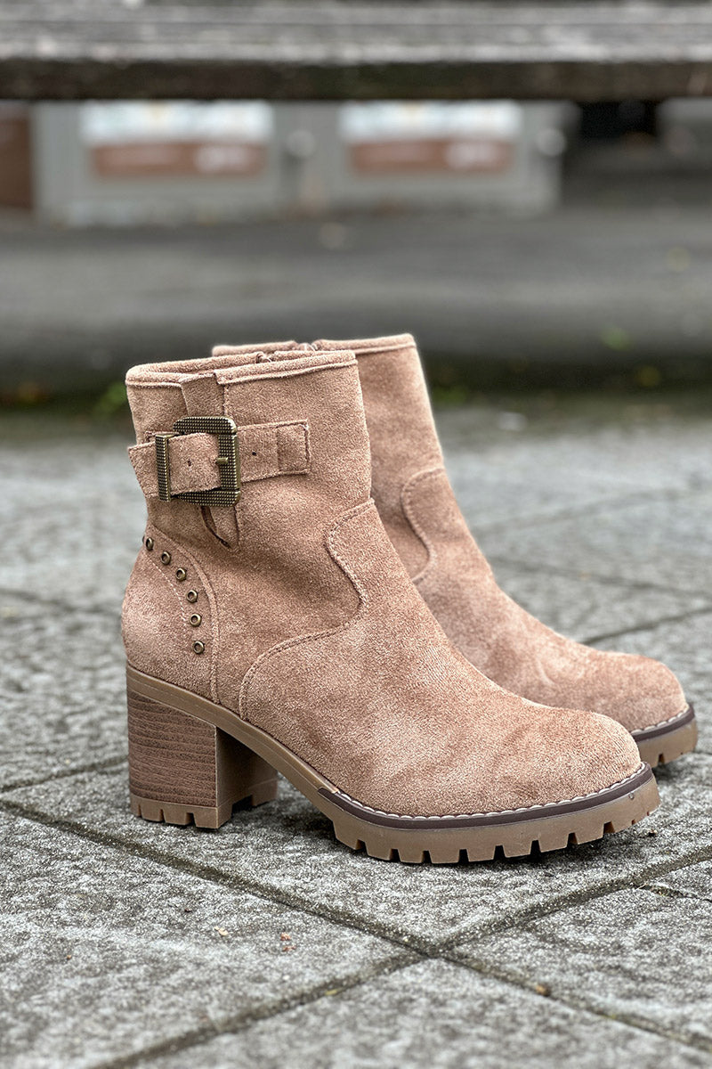 Boots taupe à talons crantés avec détails boucles et clous