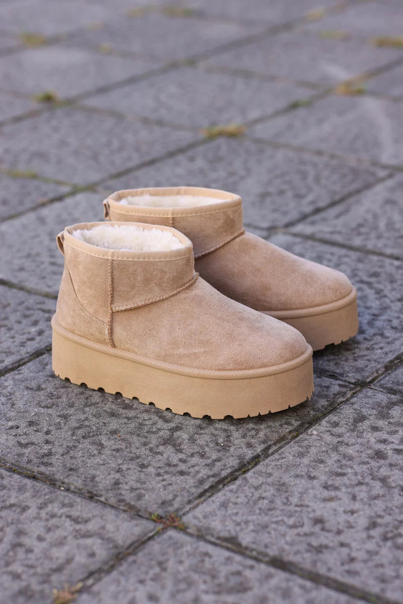 Bota baja plataforma forrada pelo beige