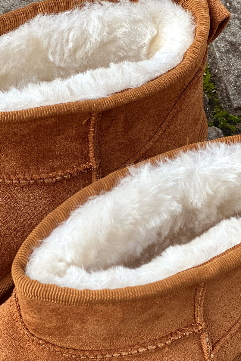 Bottes fourrées camel foncé basses à plateforme