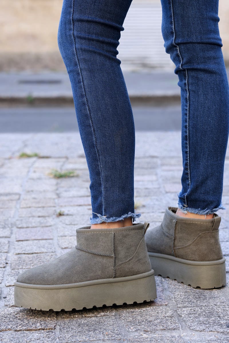 Botas bajas con plataforma forradas en pelo caqui