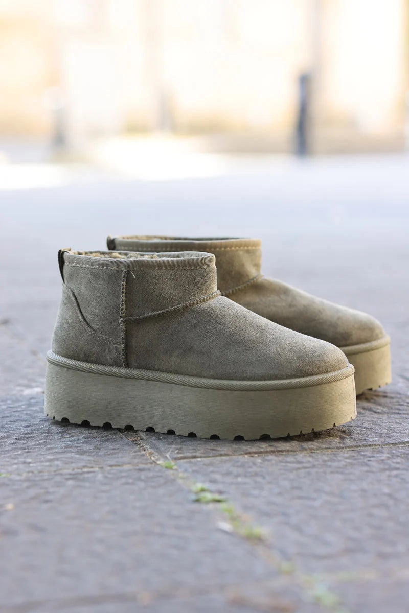 Botas bajas con plataforma forradas en pelo caqui