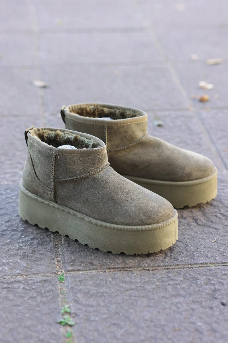 Botas bajas con plataforma forradas en pelo caqui