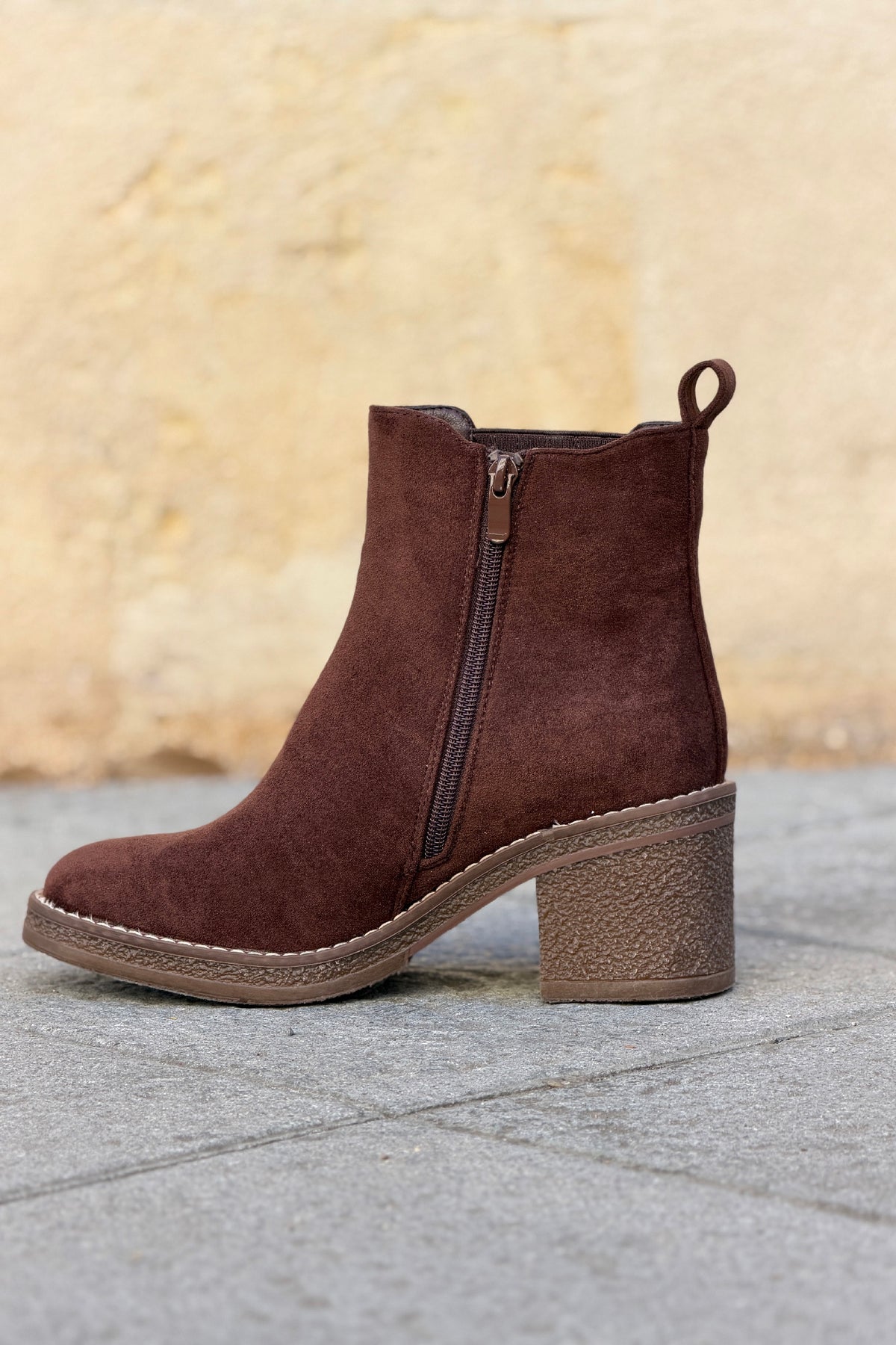 Bottines Chelsea effet daim marron chocolat à talons