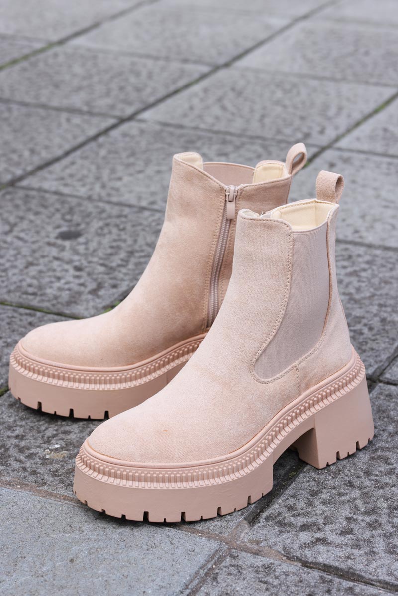 Bottines chelsea en suédine beige à talon crantes