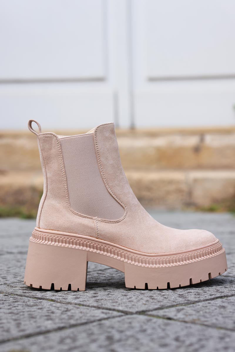 Bottines chelsea en suédine beige à talon crantes