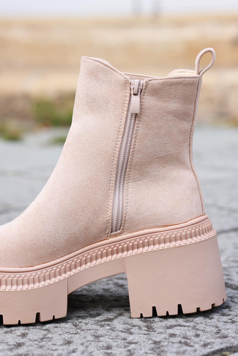 Bottines chelsea en suédine beige à talon crantes
