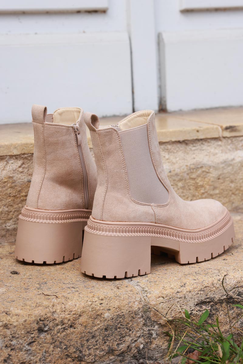 Bottines chelsea en suédine beige à talon crantes