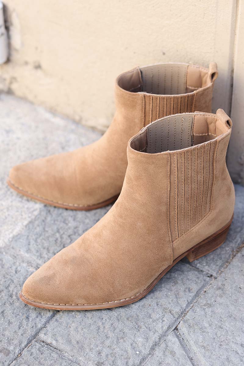 Bottines femme beige matière suédine boots chelsea talons look bohème hippie G054