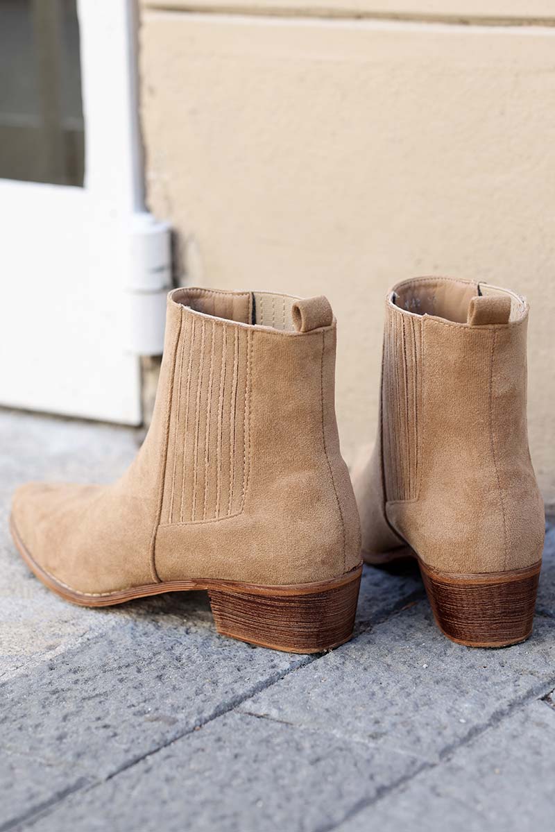 Bottines femme beige matière suédine boots chelsea talons look bohème hippie G054
