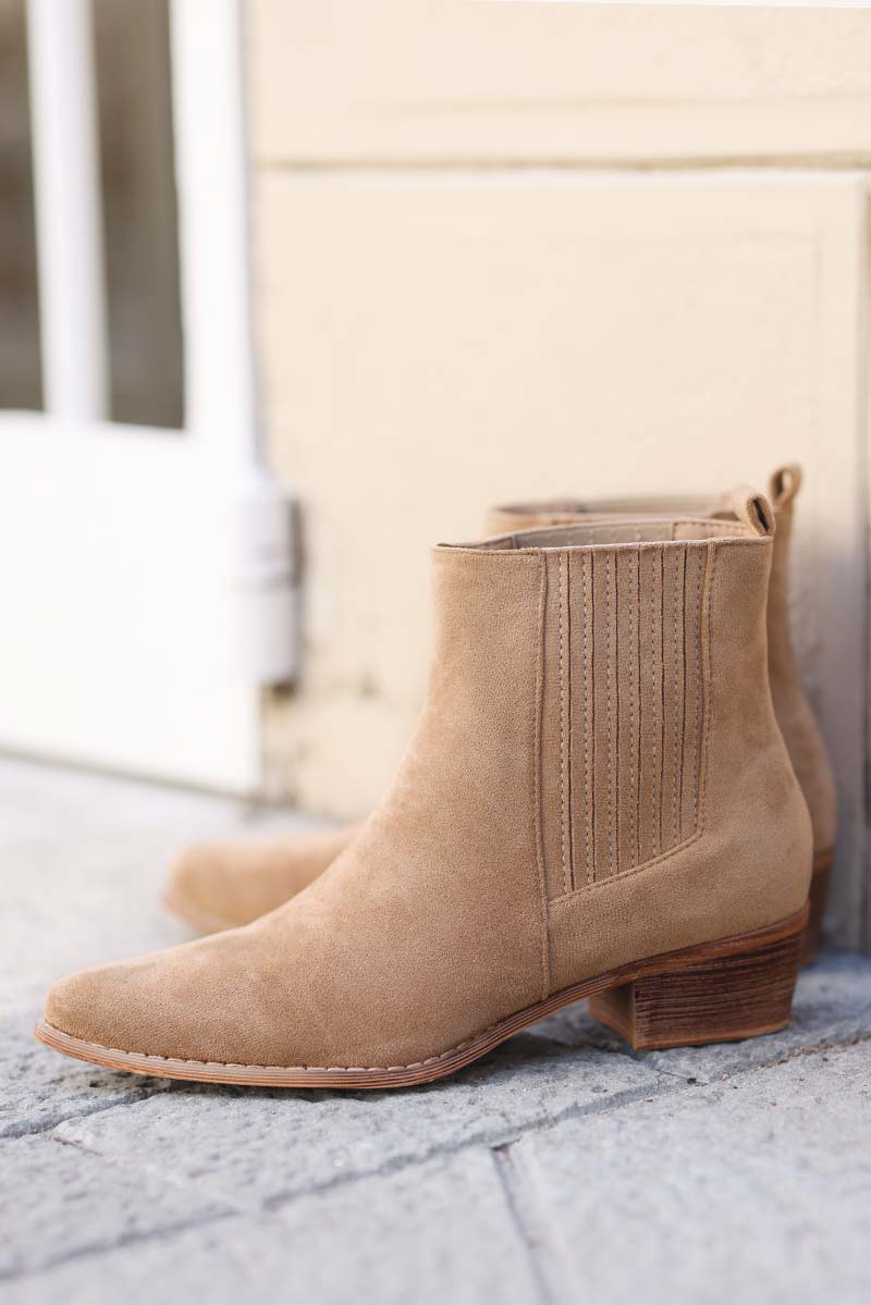 Bottines femme beige matière suédine boots chelsea talons look bohème hippie G054